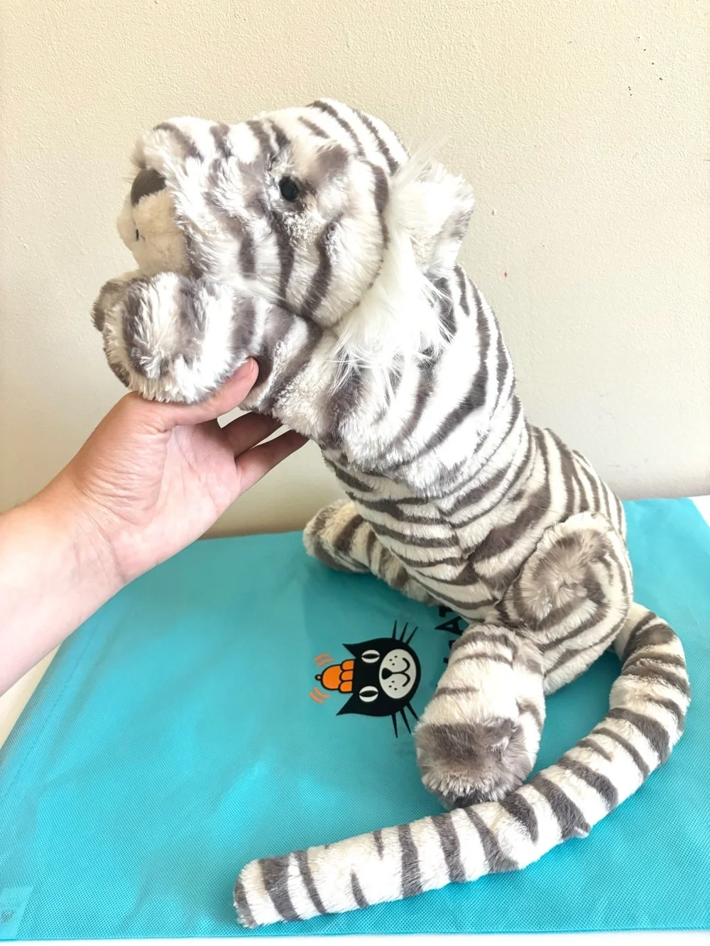 Jellycat Large Sacha Snow Tiger BNWT - 100% Authentic with Dust Bag